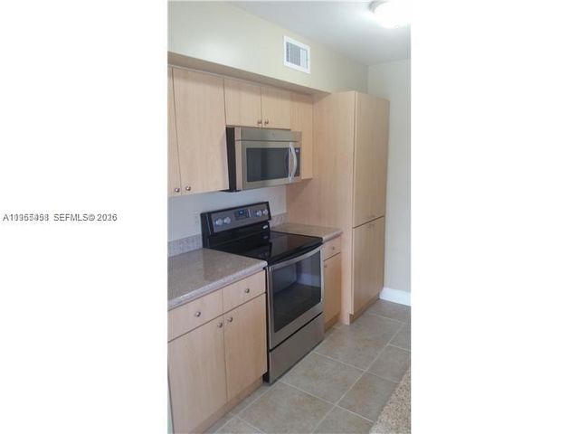 300 NE 191st St 212, Miami, FL 33179