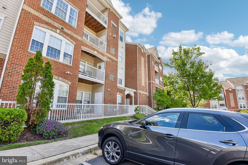 Image 3 of property listing at 1013 SAMANTHA LN #401, Odenton, MD 21113