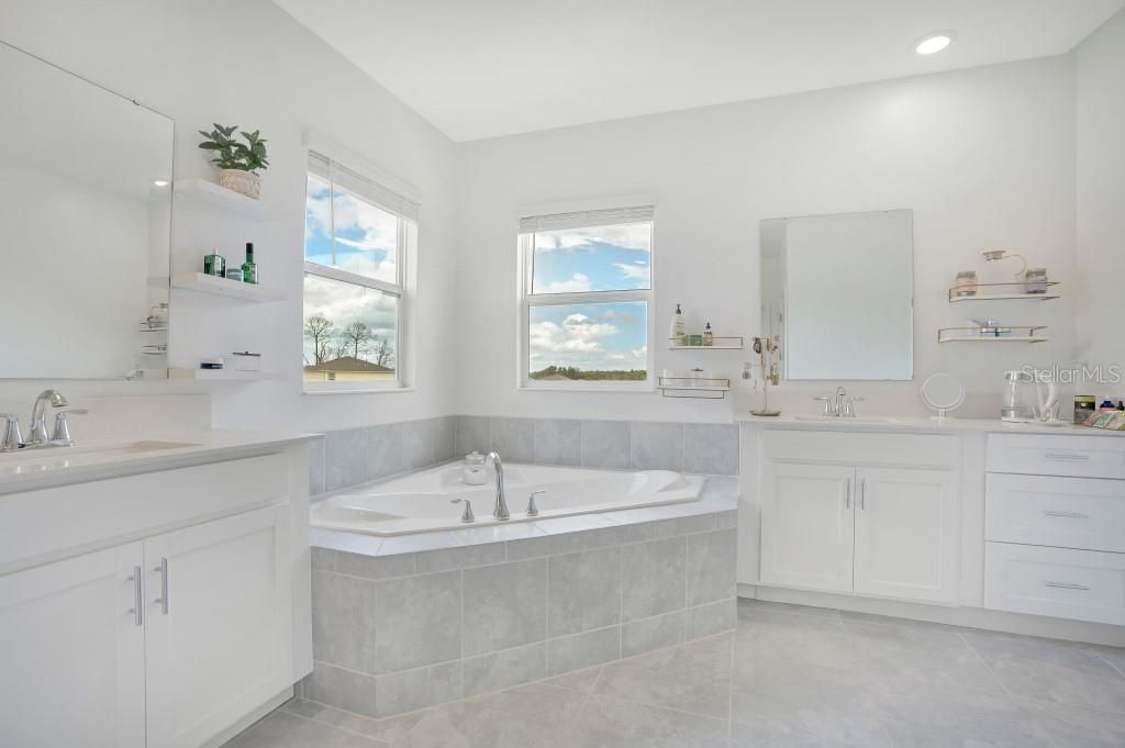 Image 22 of property listing at 5223 DAGENHAM DRIVE, Davenport, FL 33837