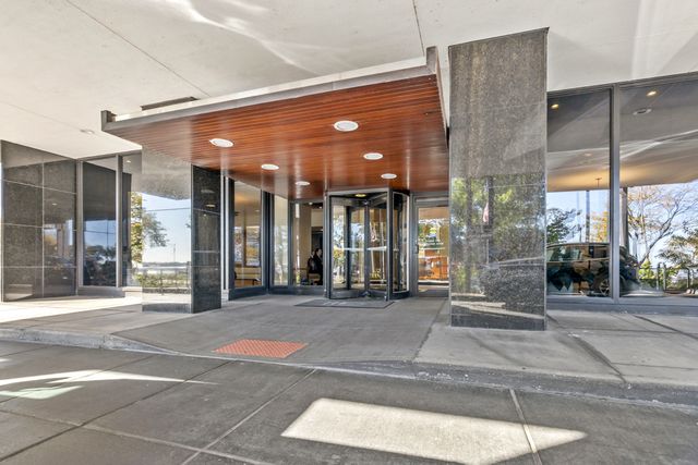 1440 N Lake Shore Drive 21H, Chicago, IL 60610