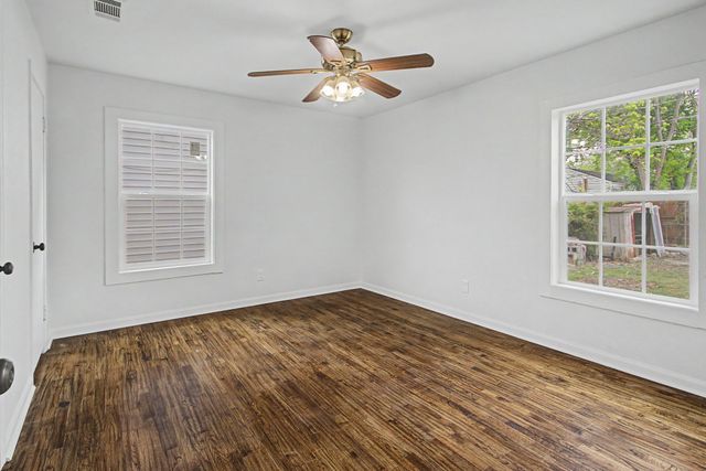 122 W 11th Street, Irving, TX 75060