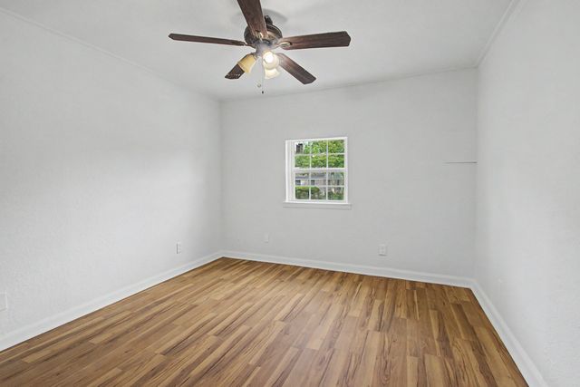 122 W 11th Street, Irving, TX 75060