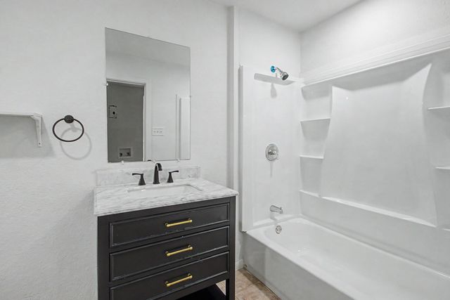 122 W 11th Street, Irving, TX 75060