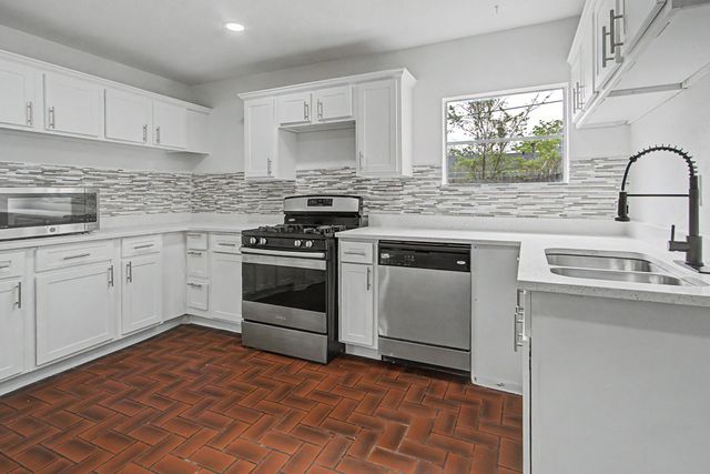 122 W 11th Street, Irving, TX 75060