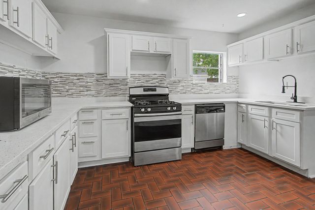 122 W 11th Street, Irving, TX 75060