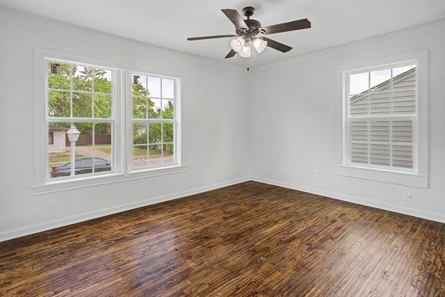 122 W 11th Street, Irving, TX 75060