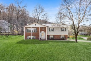 927 Mica Court, Valley Cottage, NY 10989