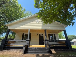 618 E Gentry Avenue, Checotah, OK 74426