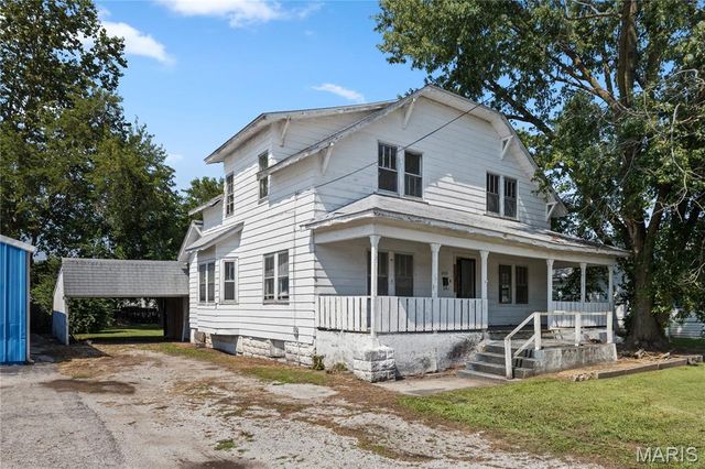 209 W Saint Louis Avenue, East Alton, IL 62024