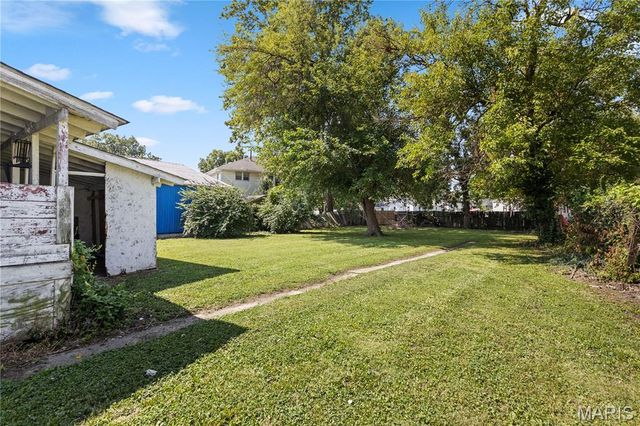 209 W Saint Louis Avenue, East Alton, IL 62024