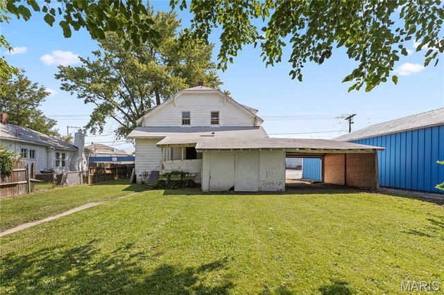 209 W Saint Louis Avenue, East Alton, IL 62024