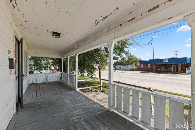 209 W Saint Louis Avenue, East Alton, IL 62024