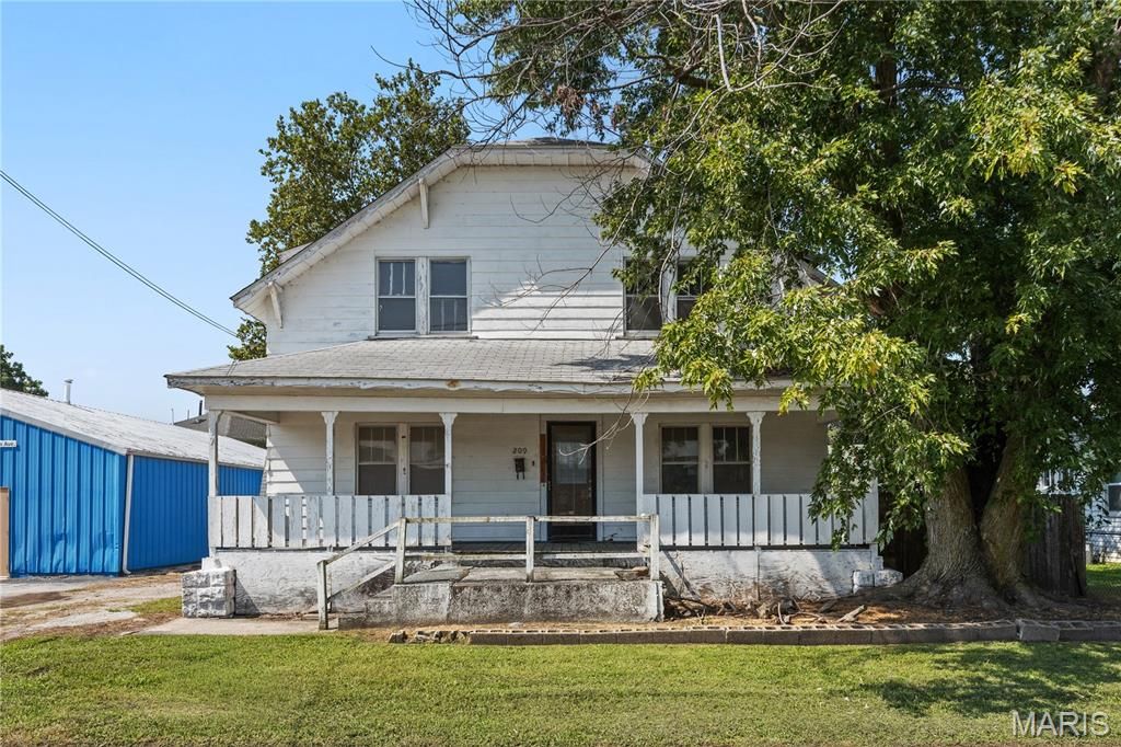 209 W Saint Louis Avenue, East Alton, IL 62024