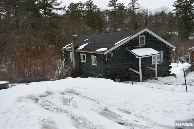 71 Dockerty Hollow Road, West Milford, NJ 07480