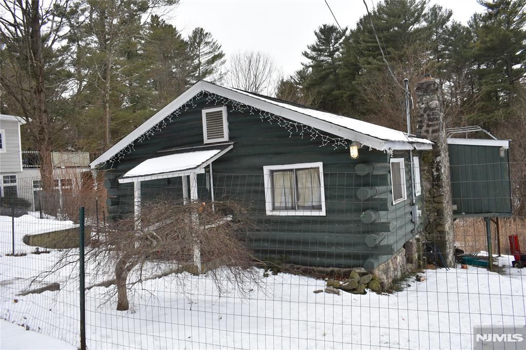 71 Dockerty Hollow Road, West Milford, NJ 07480