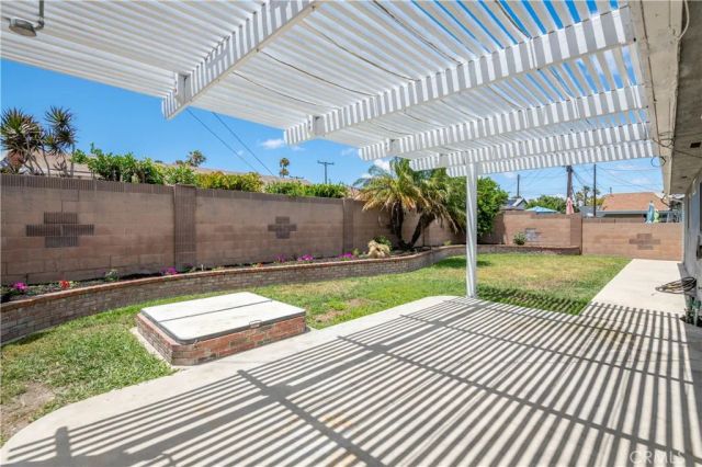 17081 Kampen Lane, Huntington Beach, CA 92647