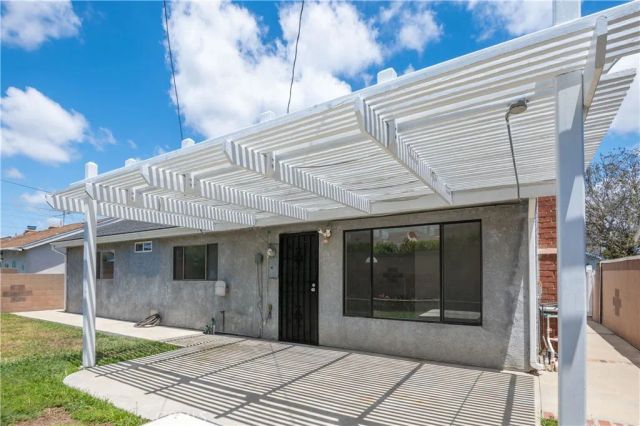 17081 Kampen Lane, Huntington Beach, CA 92647