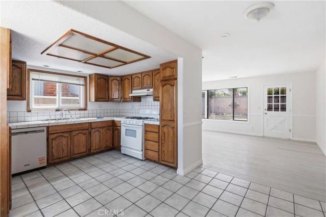 17081 Kampen Lane, Huntington Beach, CA 92647