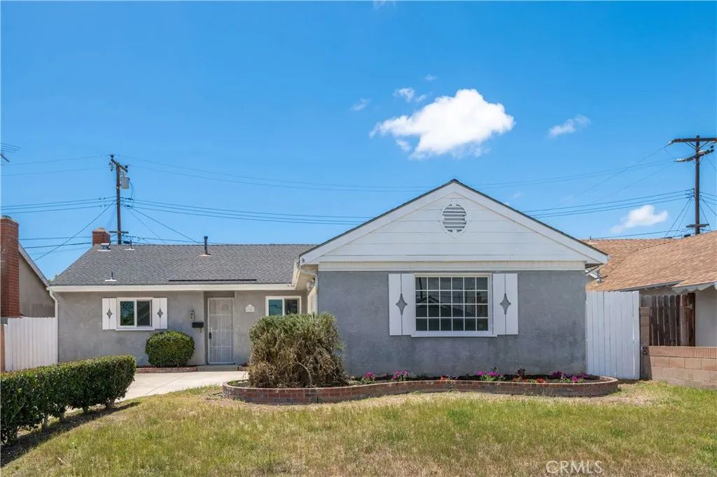 17081 Kampen Lane, Huntington Beach, CA 92647