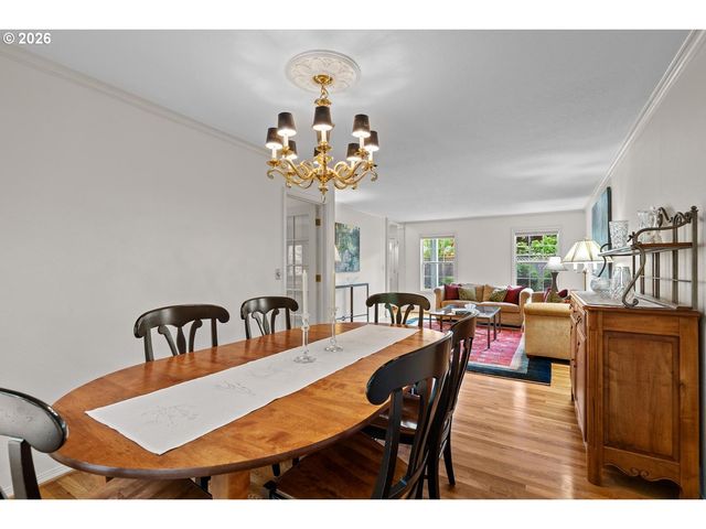 6576 Sw BOUNDARY St, Portland, OR 97225