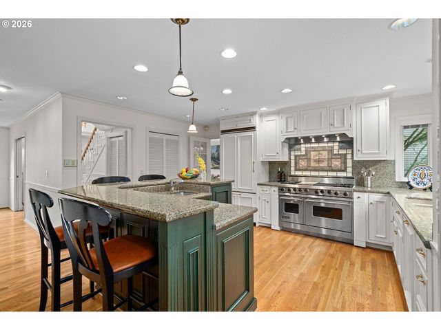 6576 Sw BOUNDARY St, Portland, OR 97225