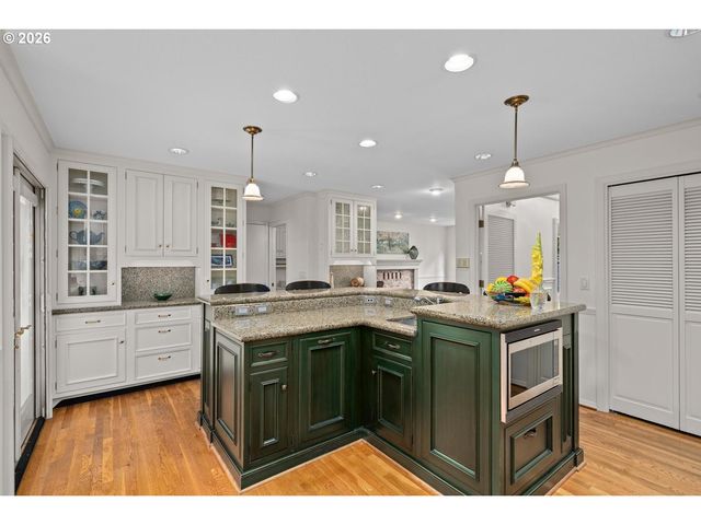 6576 Sw BOUNDARY St, Portland, OR 97225