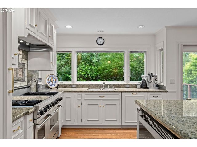 6576 Sw BOUNDARY St, Portland, OR 97225