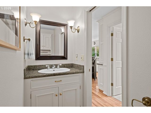 6576 Sw BOUNDARY St, Portland, OR 97225