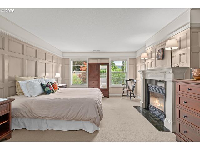 6576 Sw BOUNDARY St, Portland, OR 97225