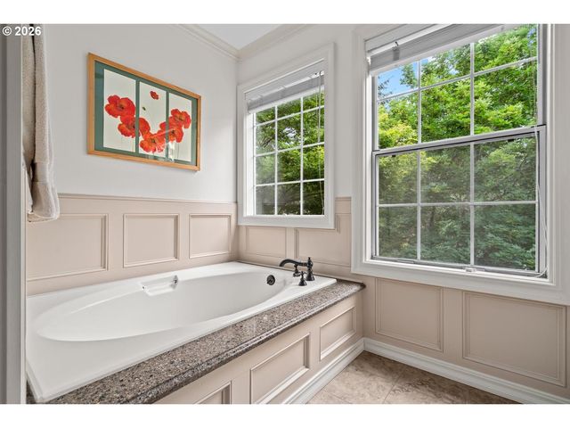 6576 Sw BOUNDARY St, Portland, OR 97225