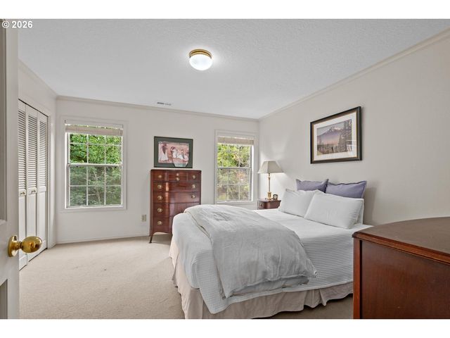6576 Sw BOUNDARY St, Portland, OR 97225