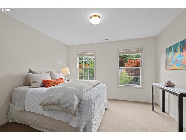 6576 Sw BOUNDARY St, Portland, OR 97225