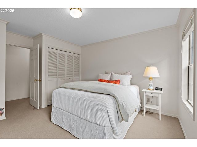 6576 Sw BOUNDARY St, Portland, OR 97225
