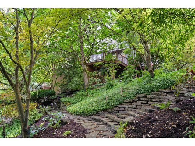 6576 Sw BOUNDARY St, Portland, OR 97225