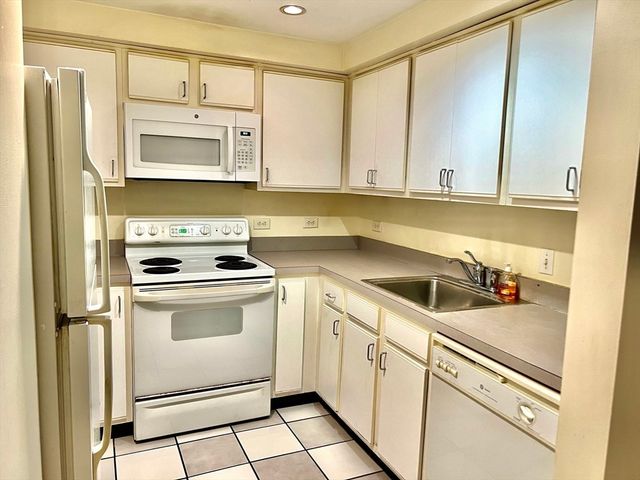 534-538 Commonwealth Ave 5D, Boston, MA 02115