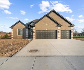 8525 Cobblestone Drive, Berlin Twp, MI 48166