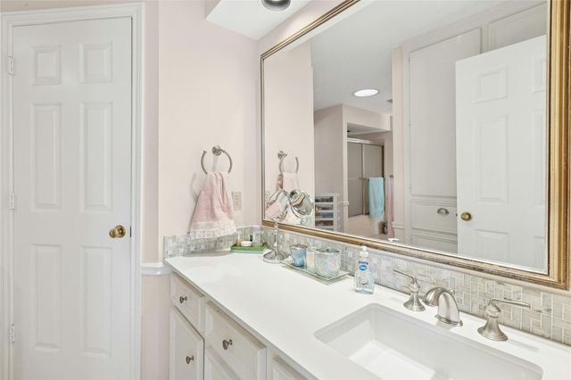 108 Spellbrook LN, Lakeway, TX 78734