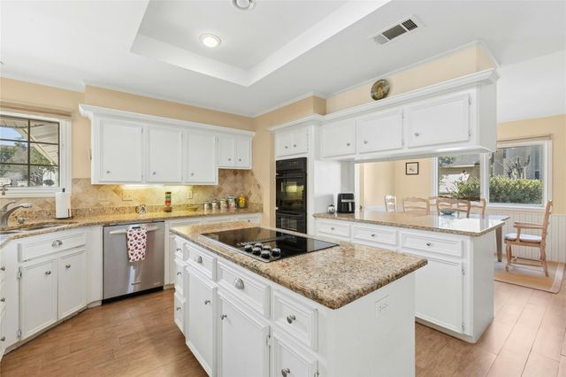 108 Spellbrook LN, Lakeway, TX 78734