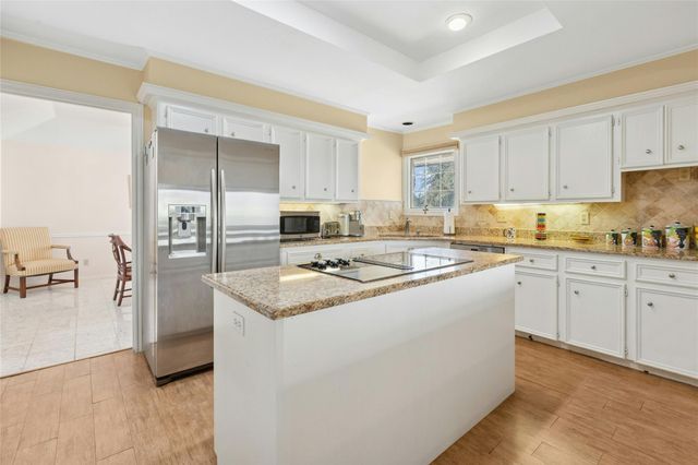 108 Spellbrook LN, Lakeway, TX 78734