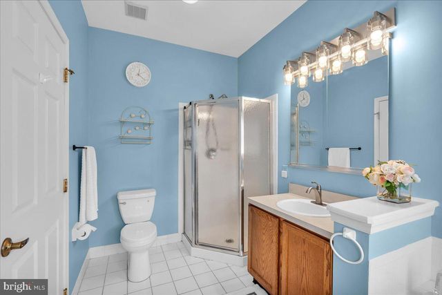 18 LANTERN LN, Columbus, NJ 08022