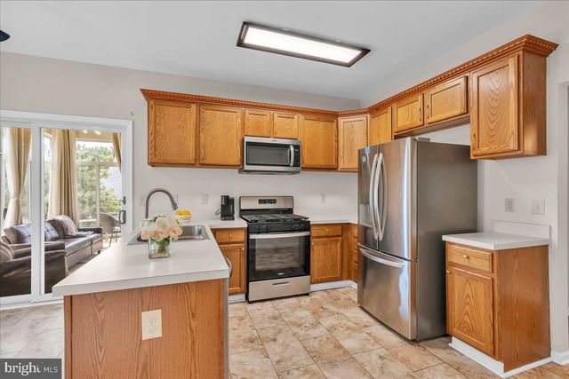 18 LANTERN LN, Columbus, NJ 08022