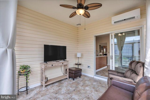 18 LANTERN LN, Columbus, NJ 08022