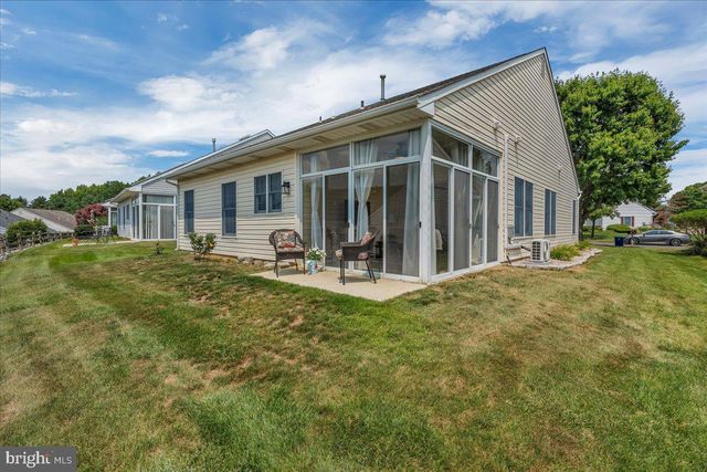 18 LANTERN LN, Columbus, NJ 08022