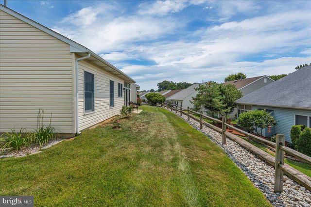 18 LANTERN LN, Columbus, NJ 08022