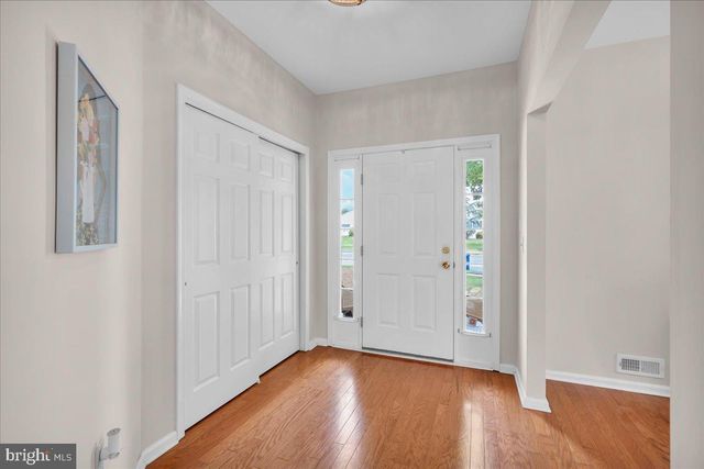 18 LANTERN LN, Columbus, NJ 08022