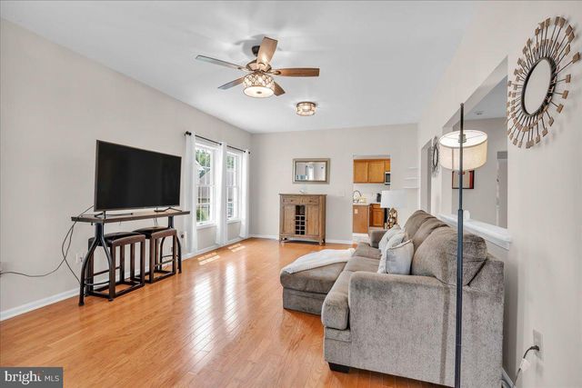 18 LANTERN LN, Columbus, NJ 08022