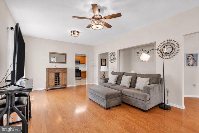 18 LANTERN LN, Columbus, NJ 08022