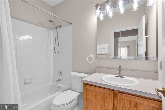 18 LANTERN LN, Columbus, NJ 08022