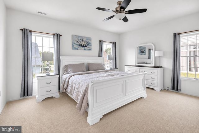 18 LANTERN LN, Columbus, NJ 08022