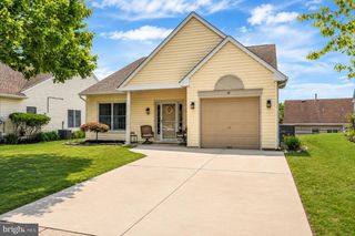 18 LANTERN LN, Columbus, NJ 08022